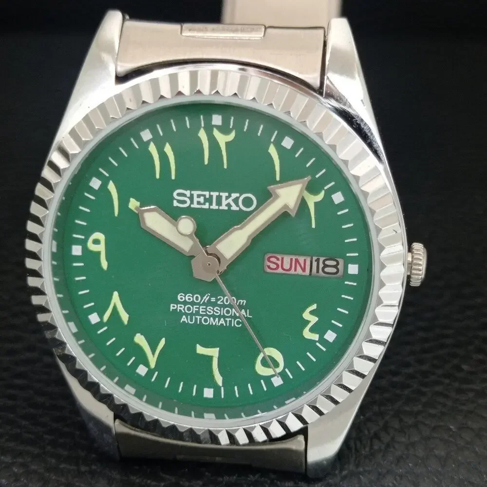 Vintage 1974 Seiko Automatic Mens Silver Watch W/daydate & Green accents